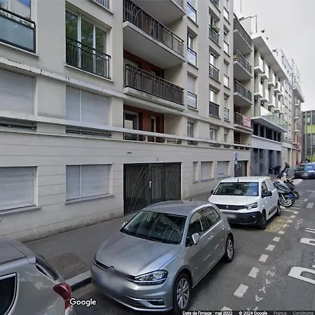 A 2 Pas Du Metro クリシー