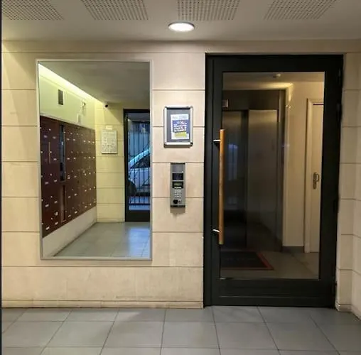 A 2 Pas Du Metro דירה