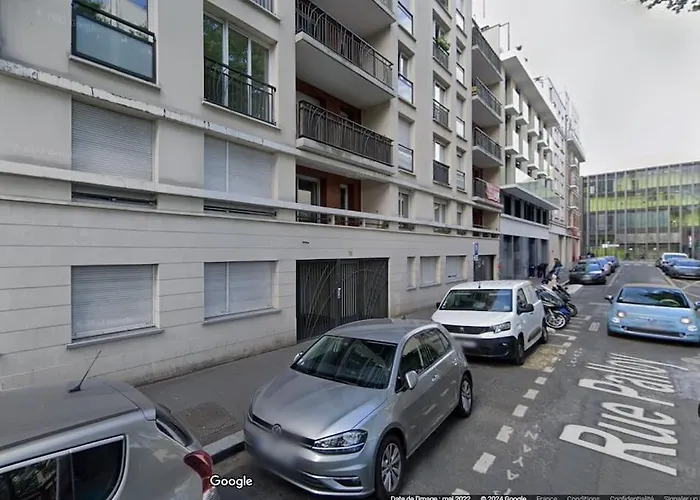 A 2 Pas Du Metro Clichy